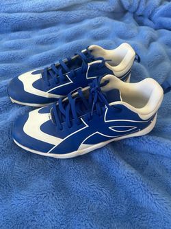 Under Armour baseball cleats Size 6