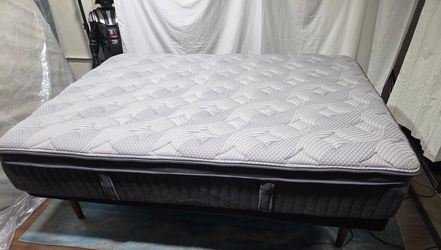 GhostBed Luxe Hybrid Queen mattress, Great Condition