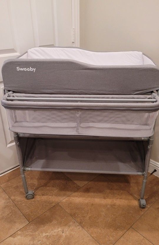 Sweeby Portable Baby Changing Table
