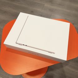 2025 13" MacBook Air M4 Air 16GB Ram 256SSD! New sealed in box! $10 down get it today!!