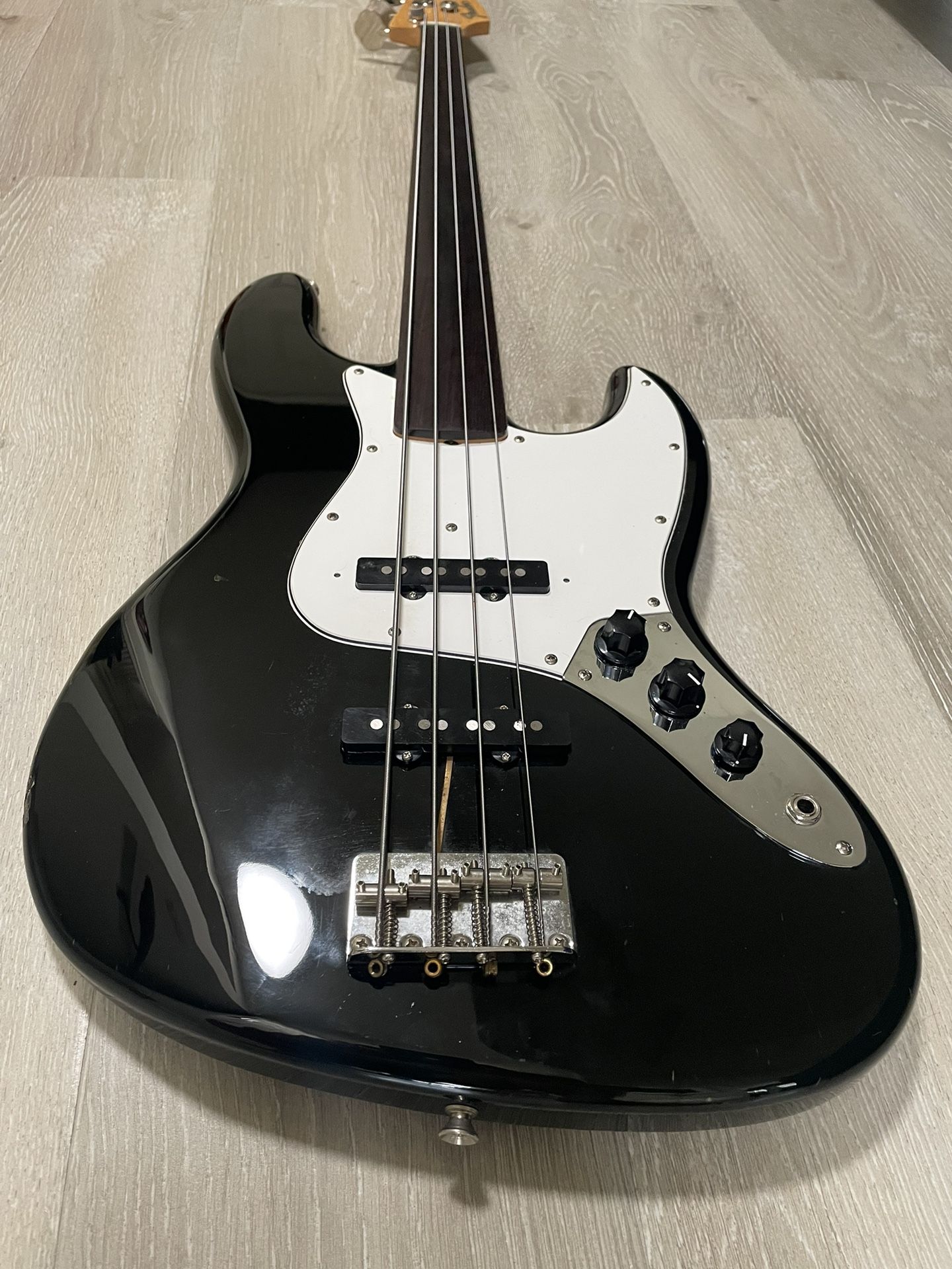 Fender Jazz bass Guitar Fretless Japan vintage 1996