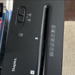 Staples Cross Cut Shredder (Brand New)