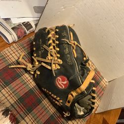 Rawlings RKG 24 Ken Griffey Jr Special Edition Baseball Glove Leather Trapeze model size 12” excellent condition Comes with 2 baseballs Plainfield, Il