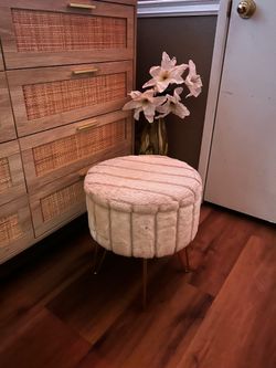 Round Faux Fur Storage Ottoman with Gold Legs