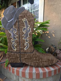 Glo's Custom Made Piñatas