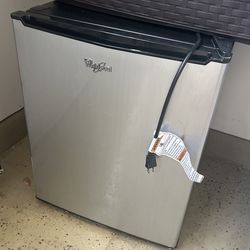 Whirlpool Mini Fridge With Freezer 