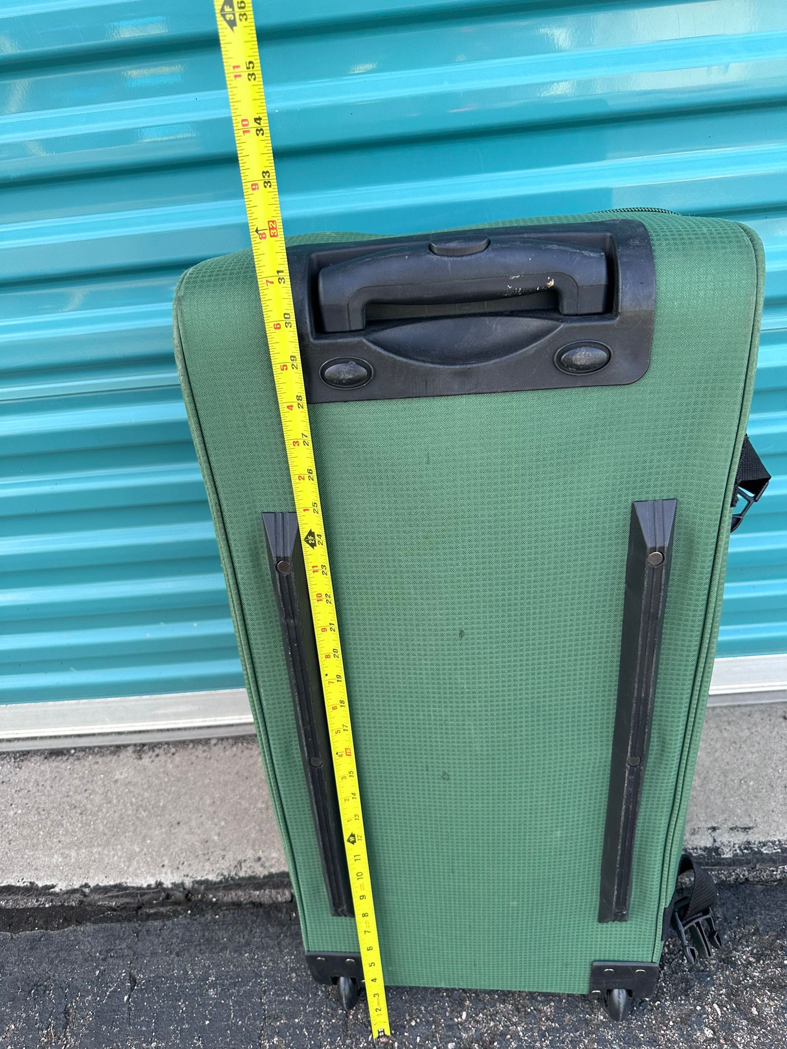 #858 Coleman Soft Luggage Duffle Bag w/ Wheels Green 32x14