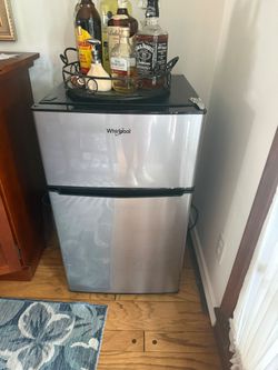 Dorm room or bar fridge