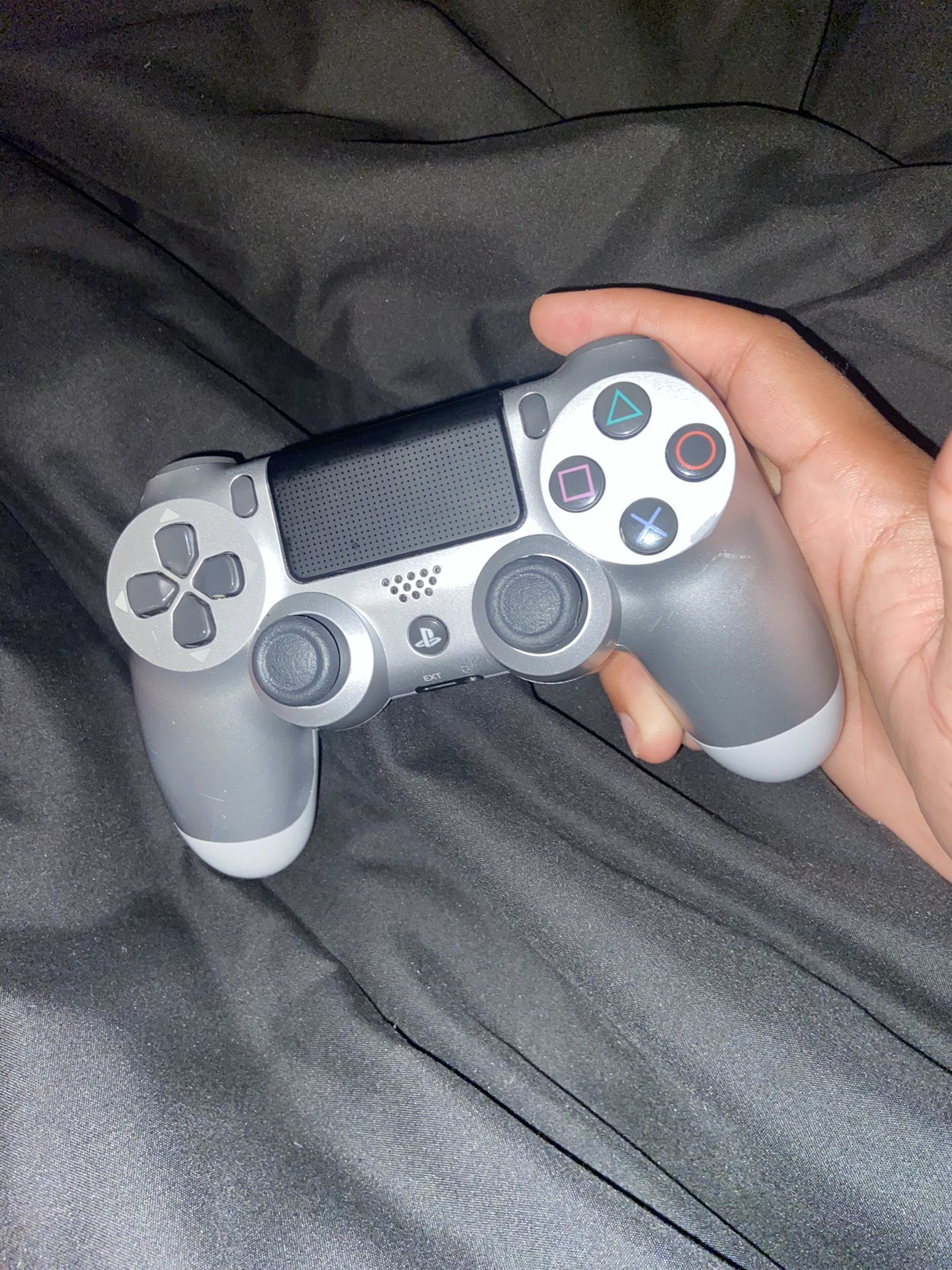 PlayStation 4 Controller (PS4)