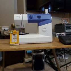 Huskystar 207 Sewing Machine  With Table