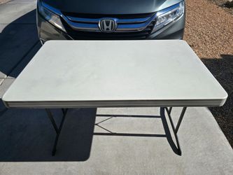 Lifetime 80568 48" x 30" Almond Plastic Folding Table