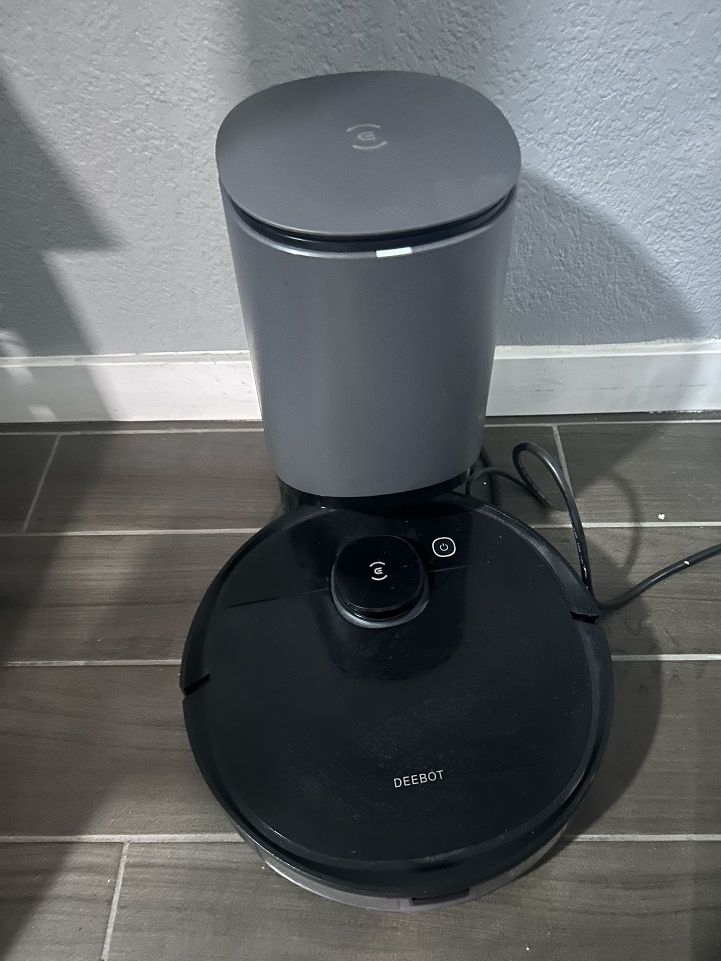 Robot: Vacuums & Mops