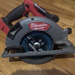 Milwaukee 2732-20 M18 Fuel 18V 7-1/4-Inch.
