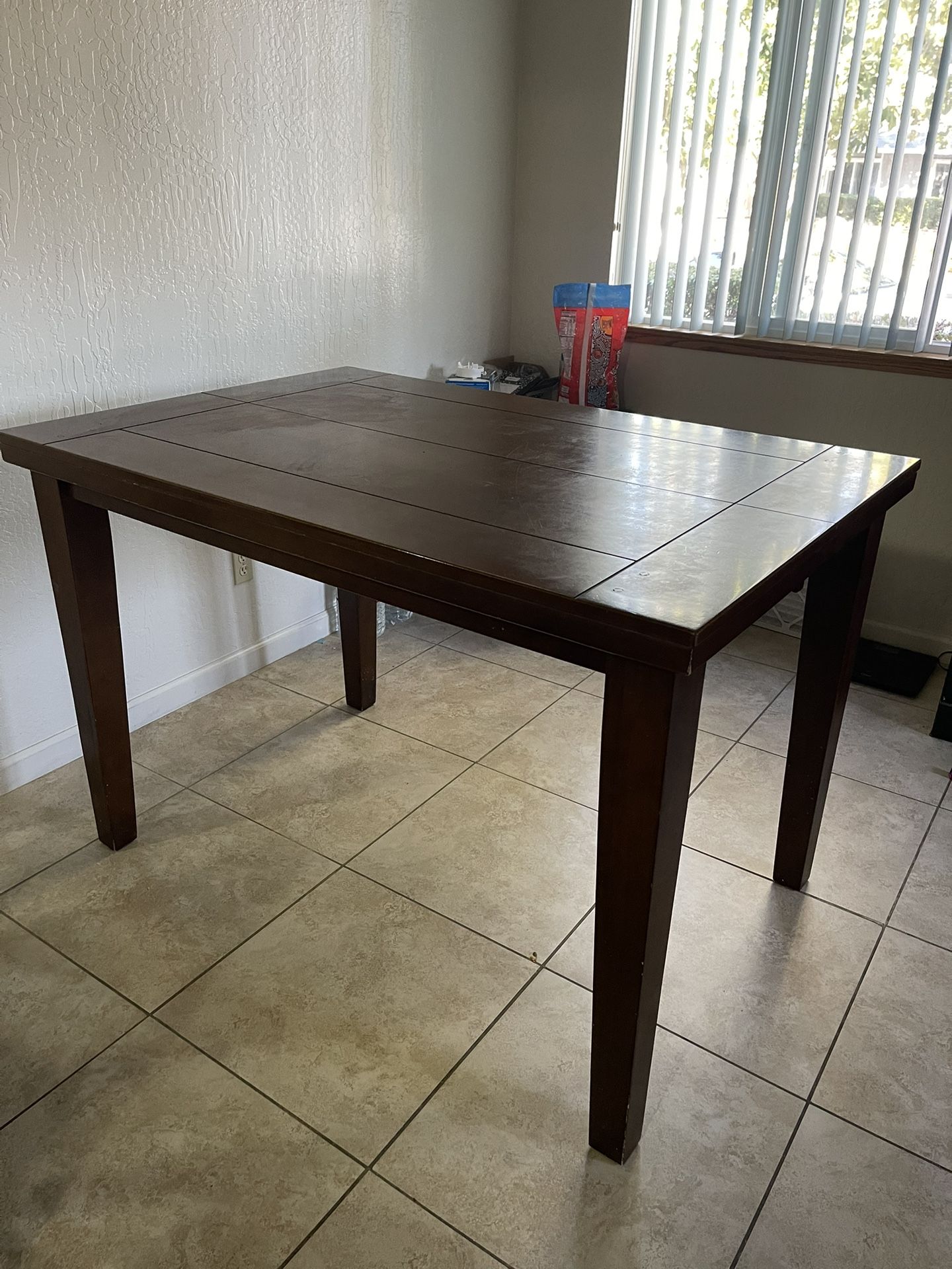 Dining Table with 4 chairs - Bar Hight