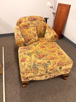 Floral Upholstered Chaise Lounge with Pillow