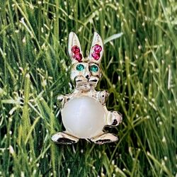 Vintage Small Gold Tone White Jelly Belly Bunny Brooch/Pin
