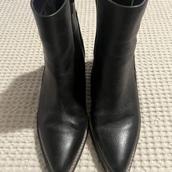 Black Boots 