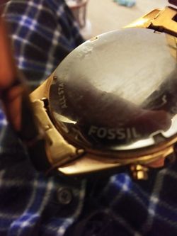 Woman's Rose Colored fossil Watch. " Make REASONABLE offer, Thanks..