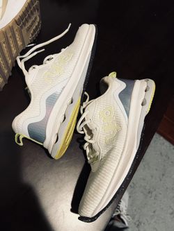 2 Pairs Women’s Sneakers