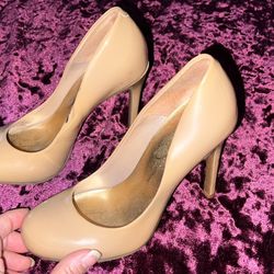 Womens Heels 👠 Size 5 .5 