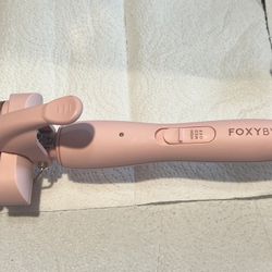 FOXYBAE  Blush Wavy Baby Triple Waver