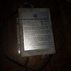 WFCO 35 AMP POWER CONVERTER 