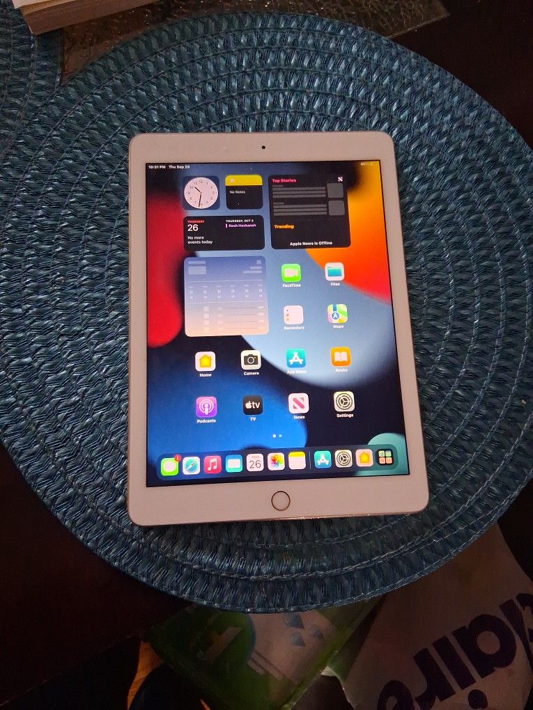 Apple IPad Air 64 Gigs