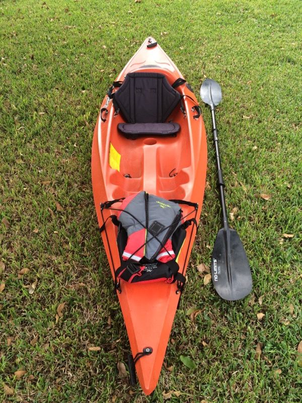 No-Limits Explorer - 10' angler kayak w/ paddles, plugs, seat & life jacket
