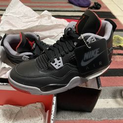 Never been worn size 7 in kids but also for a man with a small foot that is a size 8