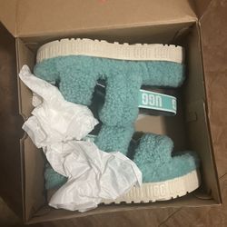 BNWT OH FLUFFITA UGGS BLUE 