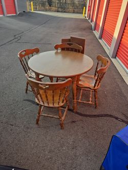 Solid Wood Round Dining Table w/ 4 Chairs – Sturdy & Clean 200.00