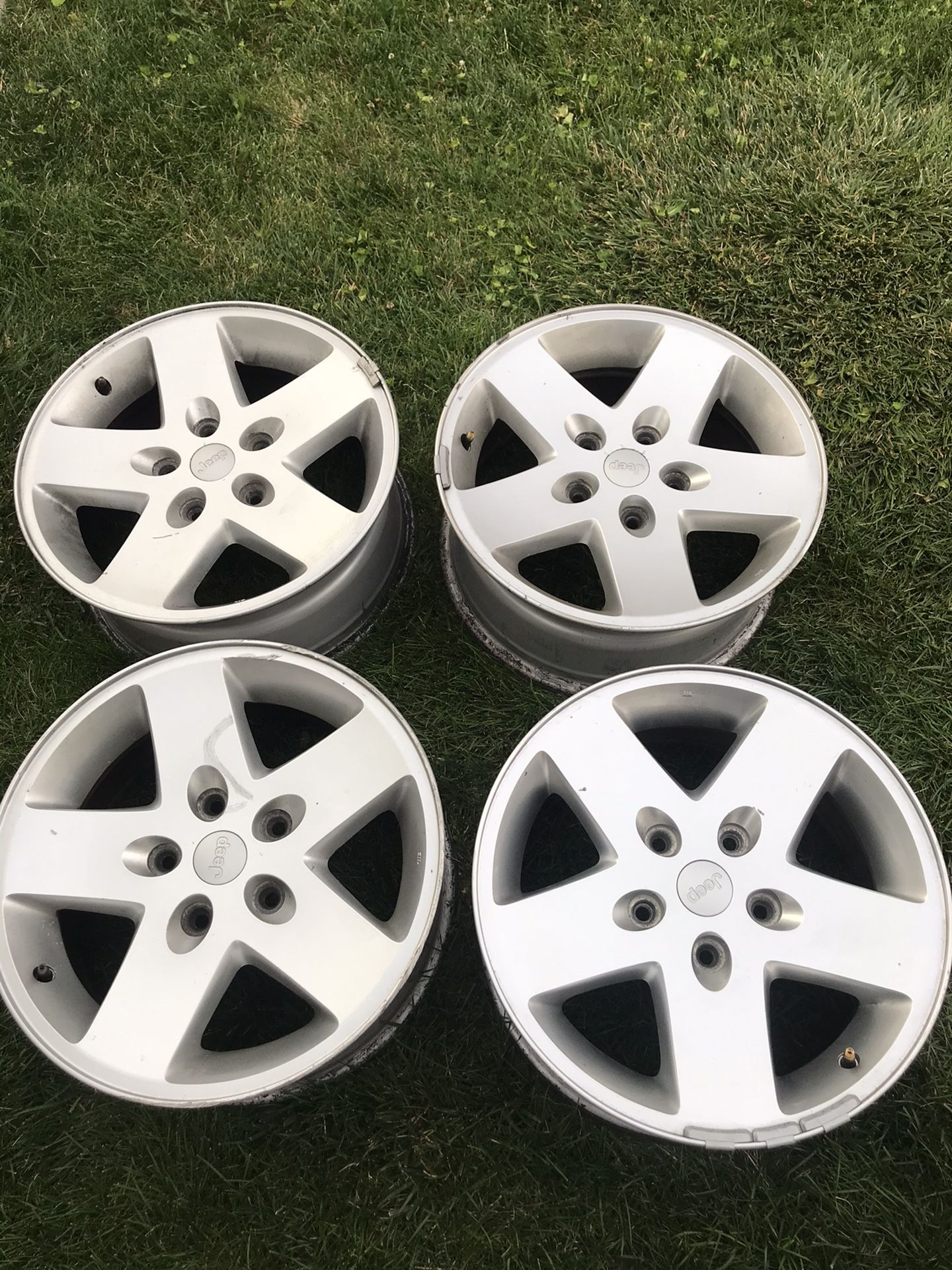 Jeep wheels/rims 17” stock