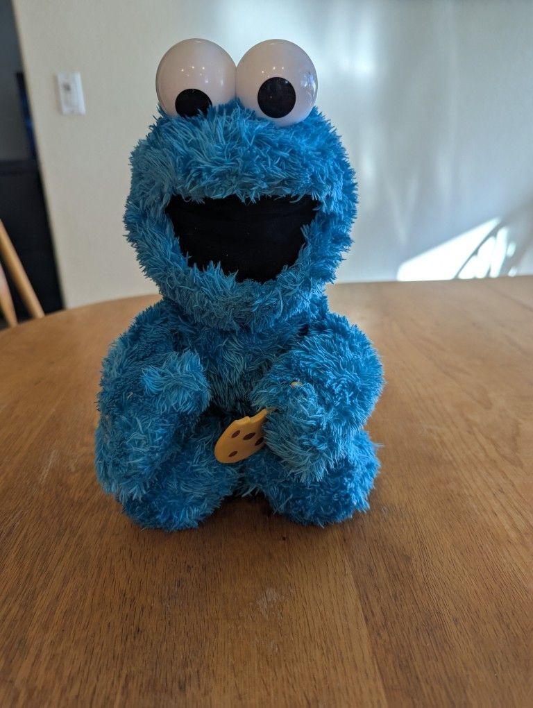 Playskool Friends Sesame Street Feed Me Cookie Monster, Sings and Silly Phrases