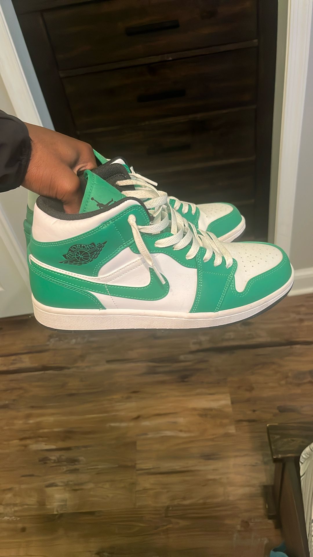 Jordan 1 mid lucky green