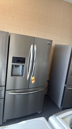 Like new Frigidaire stailenss steel refrigerator