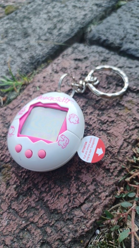 Vintage 90s unopened Tamagotchi Bandai 1997 giga pet keychain cyber toy battery