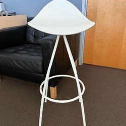 Onda Stool - Design Within Reach
