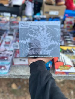 Pokemon Pitch Black Elite Trainer Box