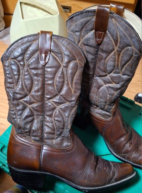 Bronco Mens Cowboy Boots Brown Size 11D.