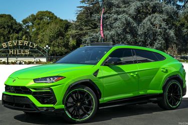 2023 Lamborghini Urus SUV in Verde Green