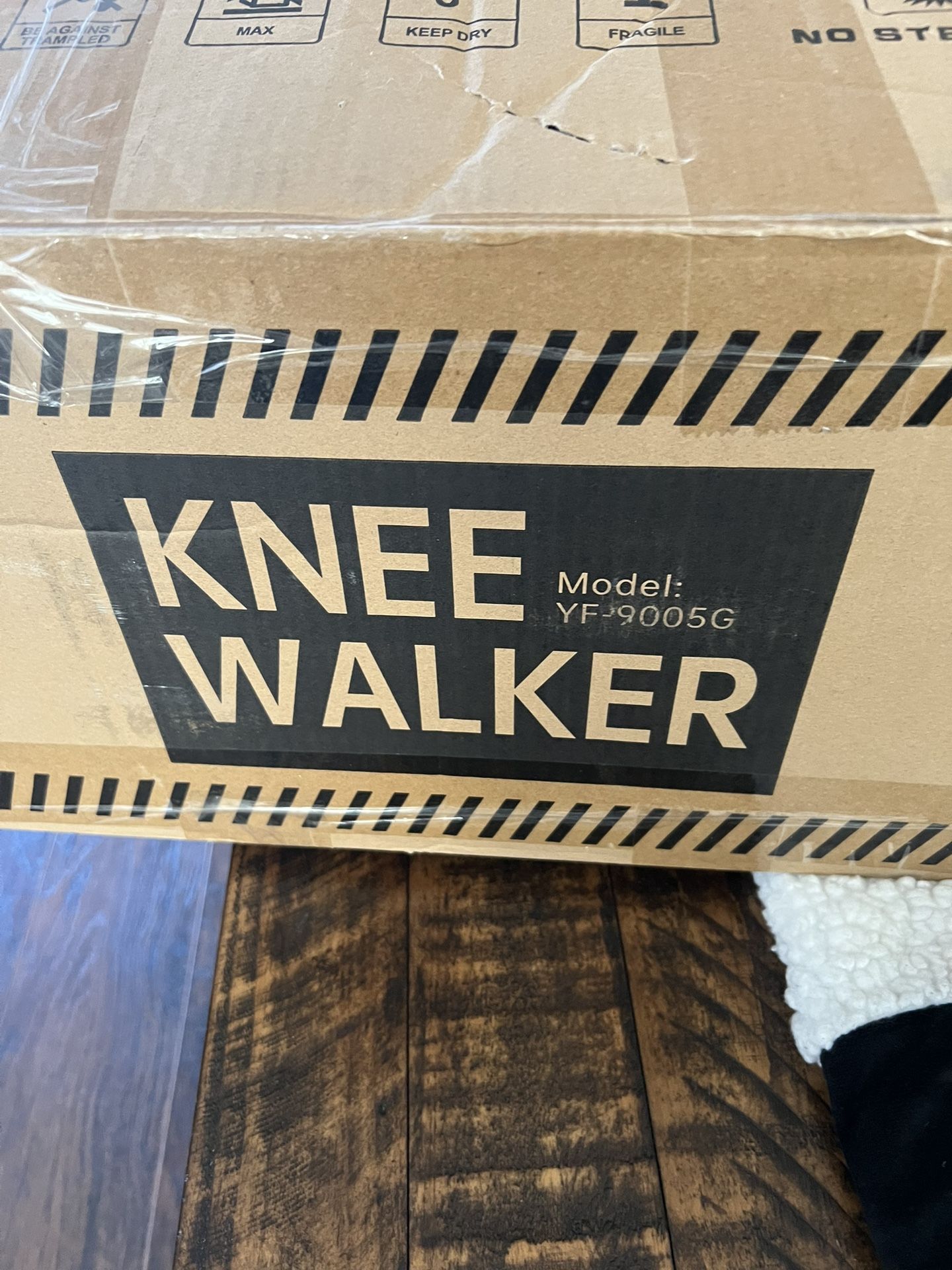 KNEE WALKER
