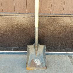 SQUARE SHOVEL 