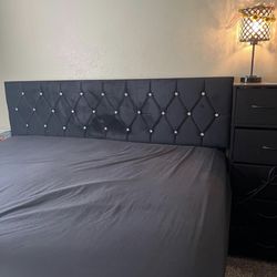 Queen size headboard Button Diamond Design, Easy Assembly, Classic Black *ready for puckup only*