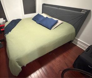 King Bed Frame + Sealy Posturepedic Mattress — Great Condition