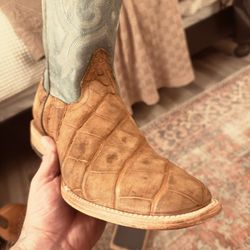 NEW- Large Gator Belly Corral Cowboy Boots