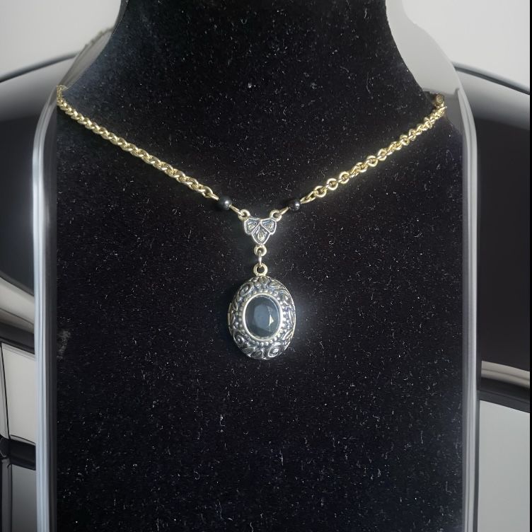 Vtg 1928 Brand Gold Tone Photo Filigree Locket Necklace Pendant Chain VGC 23”