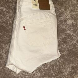 New Woman Levi’s Shorts Size 33 
