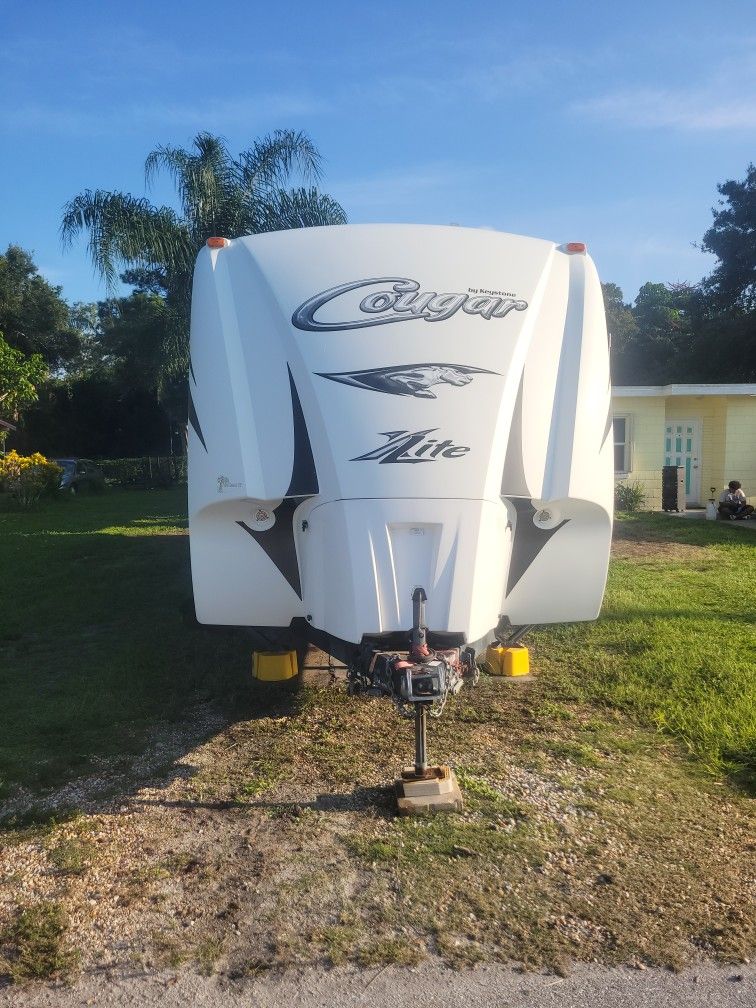 2012 Cougar 30ft Rv Sleeps 7-9