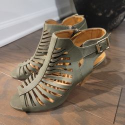 Heart In D Women's Heels Size 10 Green