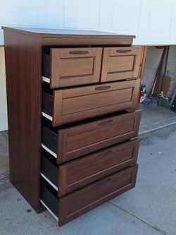 DRESSER